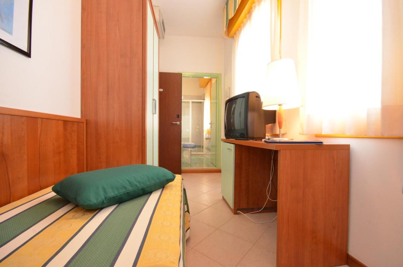 ביביונה Hotel Luna מראה חיצוני תמונה